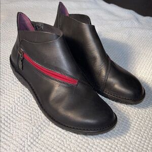 Loints of Holland Black Ankle Boots, Red Zipper, EUC, look NEW! Size UK 39, US 8
